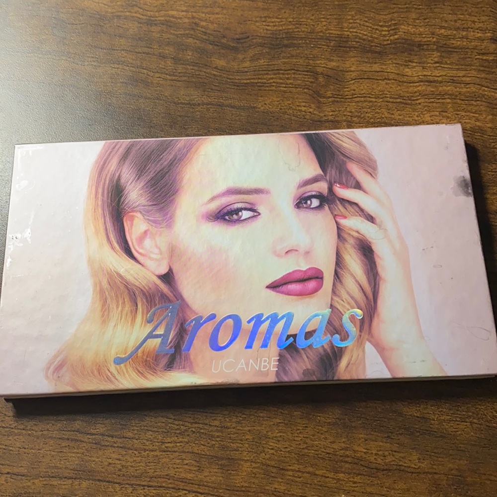 Eyeshadow pallete, never used, still has plastic.